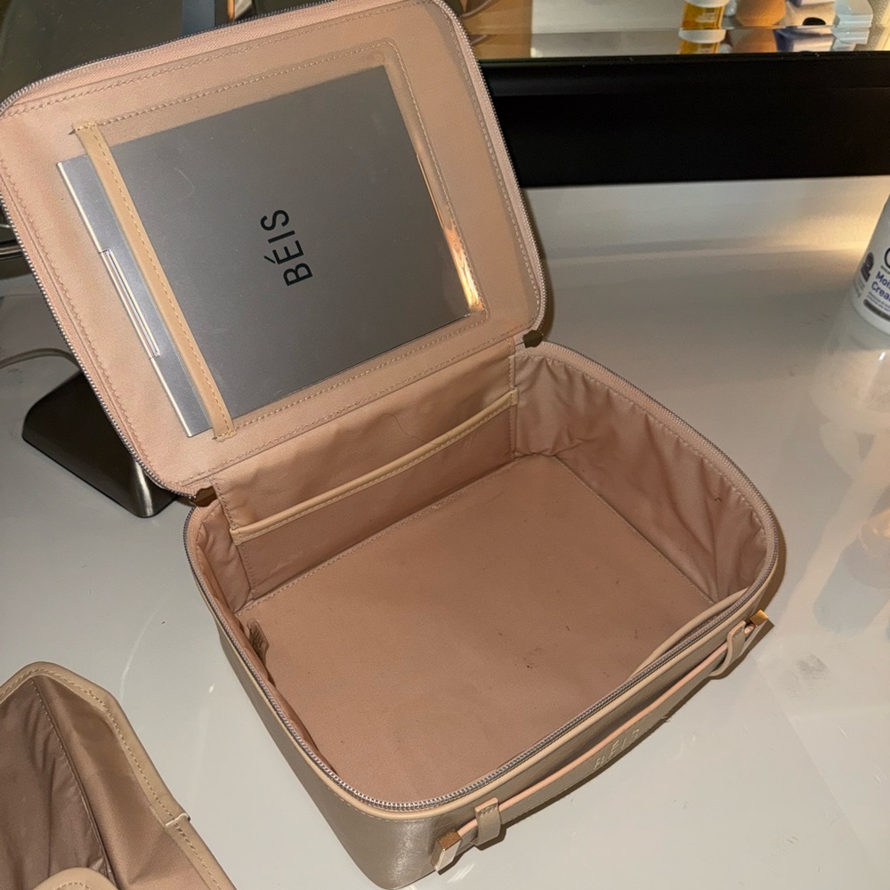BÉIS Beige Make Up Case